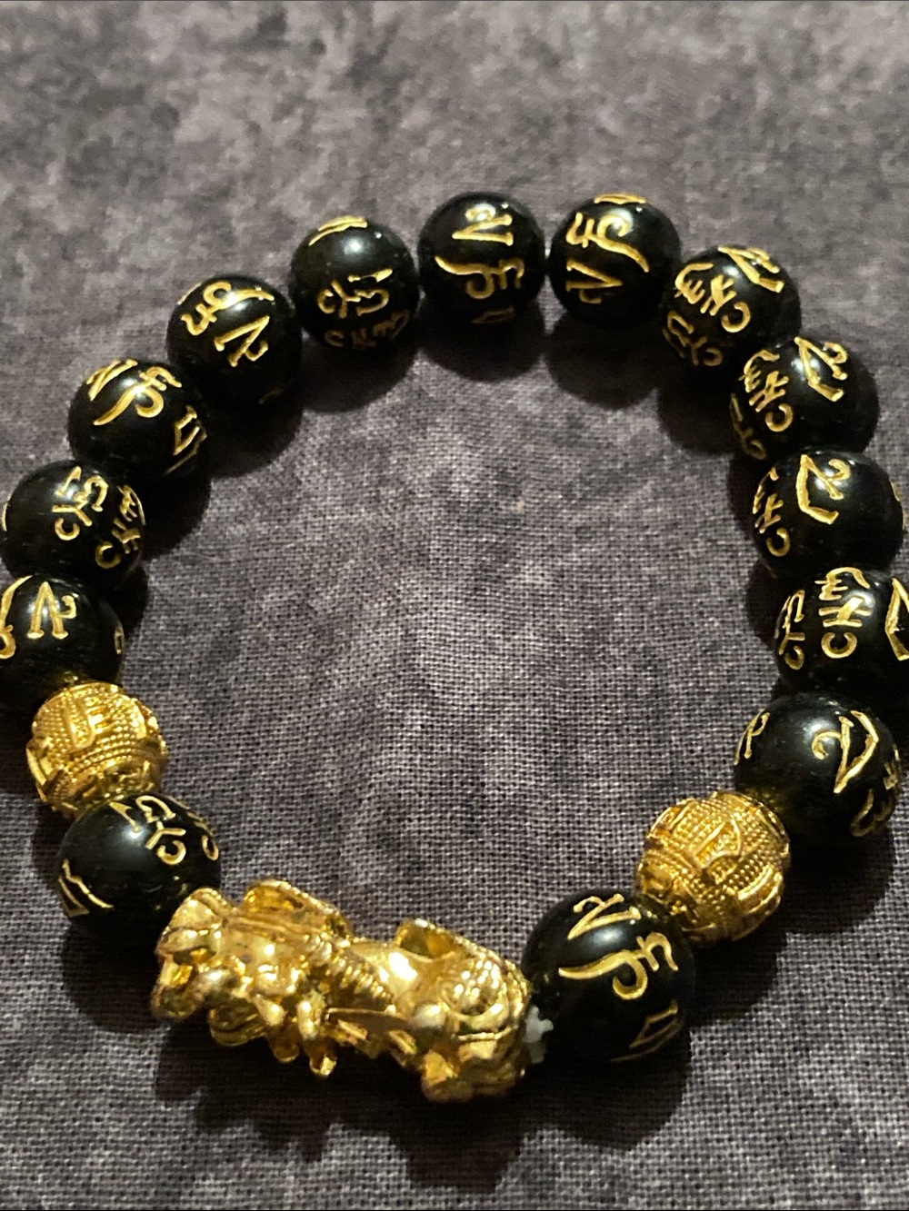 Black and Gold Feng Shui Pi Xiu Beaded Bracelet